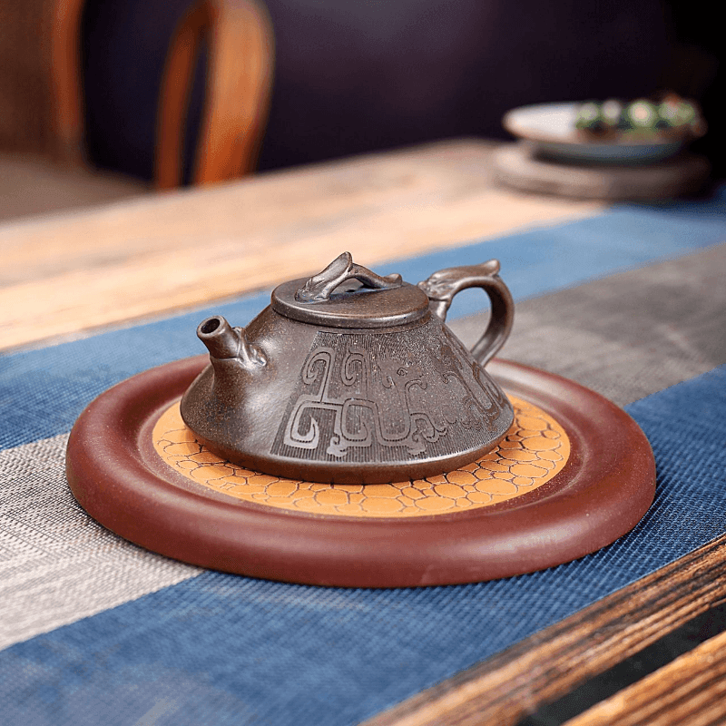 Yixing Purple Clay Teapot [Dragon Piao] | 宜兴紫砂壶 古铜泥 [龙瓢] - YIQIN TEA HOUSE 一沁茶舍  |  yiqinteahouse.com