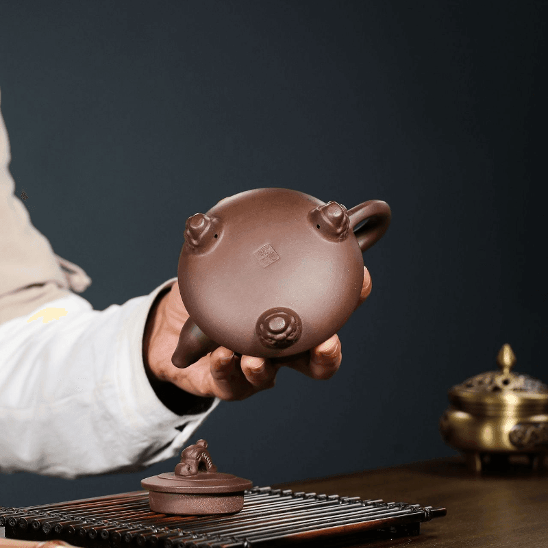 Yixing Purple Clay Teapot [Dragon Tripod] | 宜兴紫砂壶 原矿紫泥 [三祖龙尊] - YIQIN TEA HOUSE 一沁茶舍  |  yiqinteahouse.com
