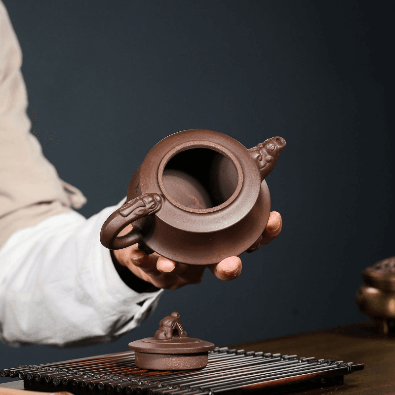 Yixing Purple Clay Teapot [Dragon Tripod] | 宜兴紫砂壶 原矿紫泥 [三祖龙尊] - YIQIN TEA HOUSE 一沁茶舍  |  yiqinteahouse.com