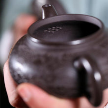 Load image into Gallery viewer, Yixing Purple Clay Teapot [Hat] | 宜兴紫砂壶 原矿黑泥 [玉笠] - YIQIN TEA HOUSE 一沁茶舍  |  yiqinteahouse.com
