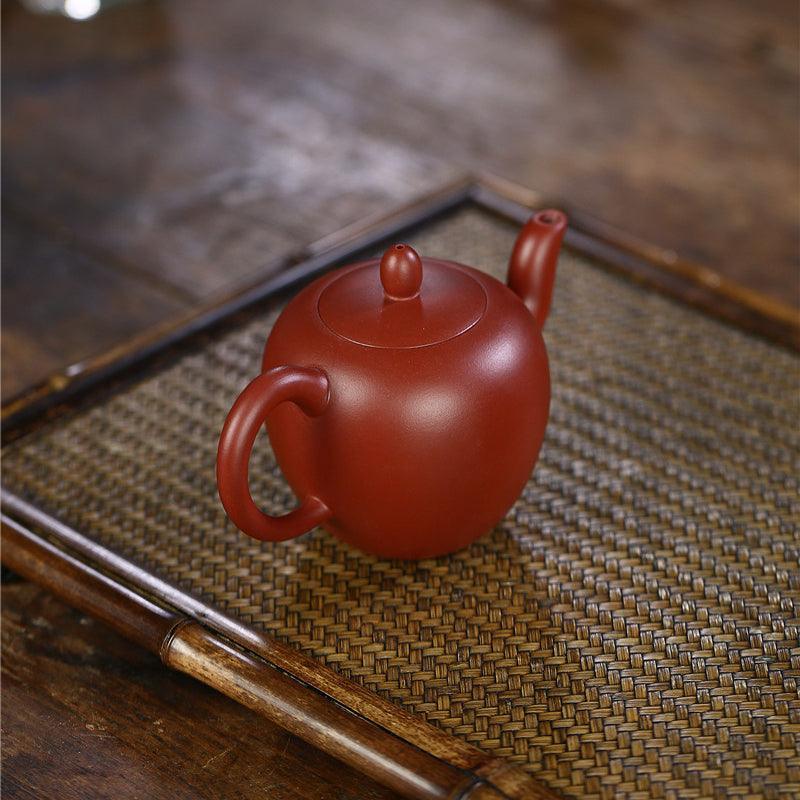 Yixing Purple Clay Teapot [Lady Shoulder] | 宜兴紫砂壶 原矿大红袍 [美人肩] - YIQIN TEA HOUSE 一沁茶舍  |  yiqinteahouse.com