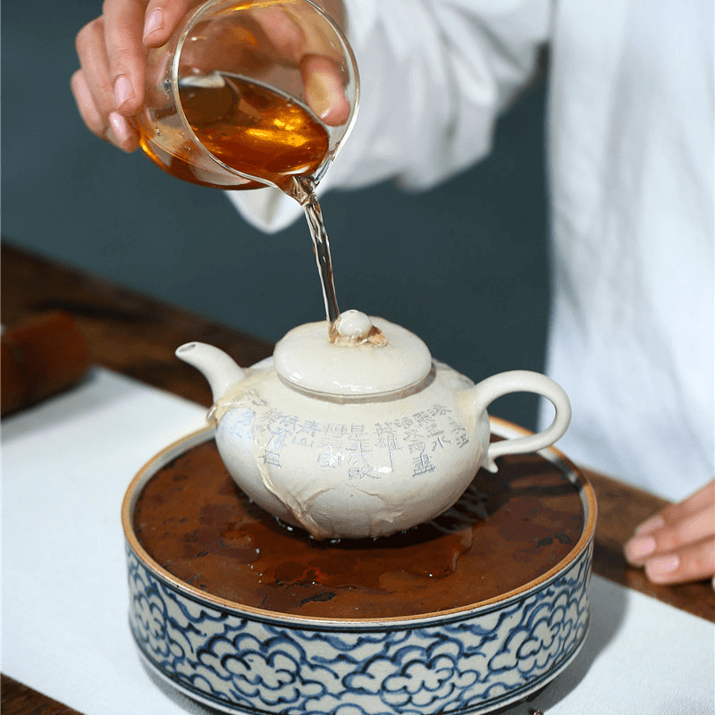 Yixing Purple Clay Teapot [Liunian] | 宜兴紫砂壶 白段泥 [流年] - YIQIN TEA HOUSE 一沁茶舍  |  yiqinteahouse.com