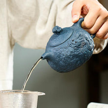 Muat gambar ke penampil Galeri, Yixing Purple Clay Teapot [Long Gongchun] | 宜兴紫砂壶 原矿绿泥 [龙供春] - YIQIN TEA HOUSE 一沁茶舍 | yiqinteahouse.com
