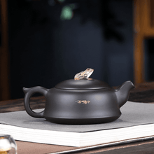 Load image into Gallery viewer, Yixing Purple Clay Teapot [Lotus Pond Moonlight] Set | 宜兴紫砂壶 原矿黑朱泥 [荷塘月色] 茶壶套装 - YIQIN TEA HOUSE 一沁茶舍  |  yiqinteahouse.com
