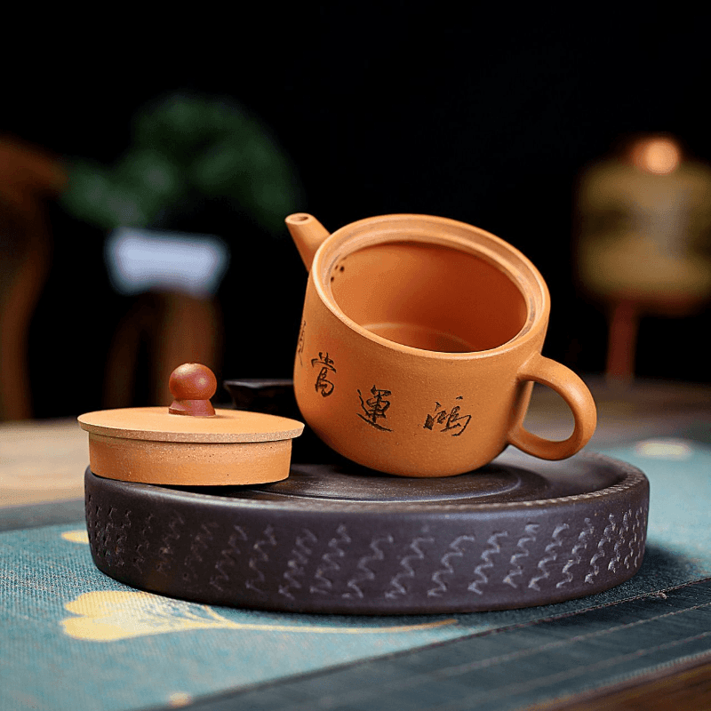 Yixing Purple Clay Teapot [Lucky] | 宜兴紫砂壶 黄金段泥 [鸿运当头] - YIQIN TEA HOUSE 一沁茶舍  |  yiqinteahouse.com
