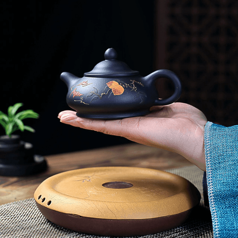 Yixing Purple Clay Teapot [Officer Hat] | 宜兴紫砂壶 原矿黑泥 [官帽壶] - YIQIN TEA HOUSE 一沁茶舍  |  yiqinteahouse.com