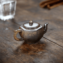 Load image into Gallery viewer, Yixing Purple Clay Teapot [Palace Lantern] | 宜兴紫砂壶 原矿青段烧 [六方宫灯] - YIQIN TEA HOUSE 一沁茶舍  |  yiqinteahouse.com
