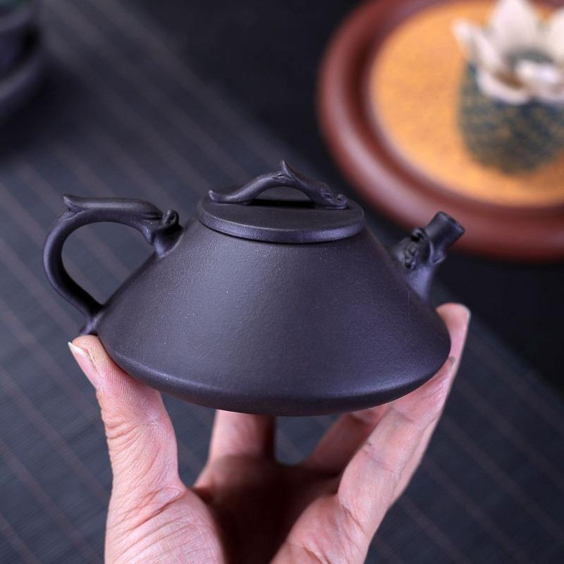 Yixing Purple Clay Teapot [Prosperity Dragon Piao] | 宜兴紫砂壶 原矿黑泥 [盛世龙瓢] - YIQIN TEA HOUSE 一沁茶舍 | yiqinteahouse.com