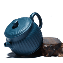 Load image into Gallery viewer, Yixing Purple Clay Teapot [Ribbed Jing Quan] | 宜兴紫砂壶 原矿天青泥 [筋纹井泉] - YIQIN TEA HOUSE 一沁茶舍  |  yiqinteahouse.com

