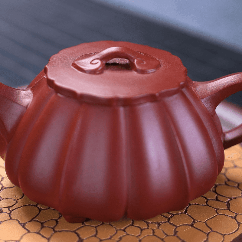 Yixing Purple Clay Teapot [Ribbed Shi Piao] | 宜兴紫砂壶 原矿大红袍 [筋纹石瓢] - YIQIN TEA HOUSE 一沁茶舍  |  yiqinteahouse.com