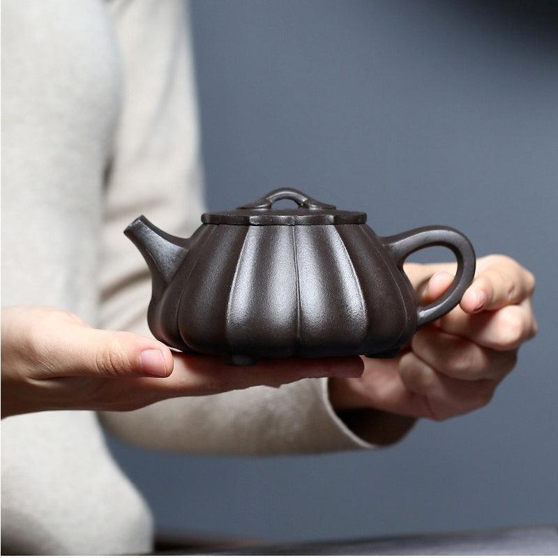 Yixing Purple Clay Teapot [Ribbed Shi Piao] | 宜兴紫砂壶 原矿黑泥石黄 [筋纹石瓢] - YIQIN TEA HOUSE 一沁茶舍  |  yiqinteahouse.com