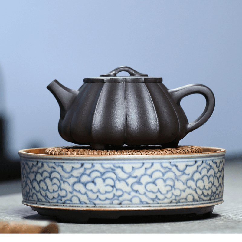 Yixing Purple Clay Teapot [Ribbed Shi Piao] | 宜兴紫砂壶 原矿黑泥石黄 [筋纹石瓢] - YIQIN TEA HOUSE 一沁茶舍  |  yiqinteahouse.com