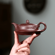 Load image into Gallery viewer, Yixing Purple Clay Teapot [Shanshui Quhu] | 宜兴紫砂壶 原矿紫泥 [山水人家曲壶] - YIQIN TEA HOUSE 一沁茶舍  |  yiqinteahouse.com
