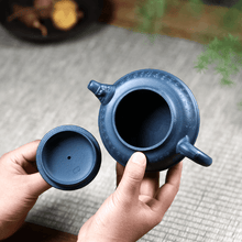Load image into Gallery viewer, Yixing Purple Clay Teapot [The Dragon] | 宜兴紫砂壶 原矿天青泥 [龙尊壶] - YIQIN TEA HOUSE 一沁茶舍  |  yiqinteahouse.com
