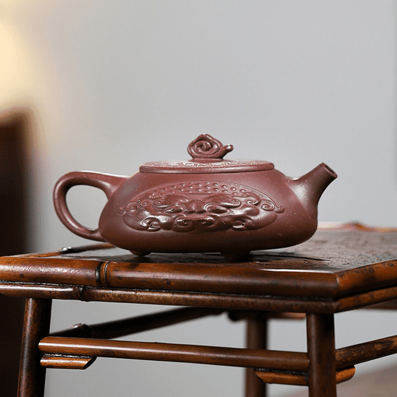 Yixing Purple Clay Teapot [Xiangyun Bian Piao] | 宜兴紫砂壶 原矿紫泥 [祥云扁瓢] - YIQIN TEA HOUSE 一沁茶舍  |  yiqinteahouse.com