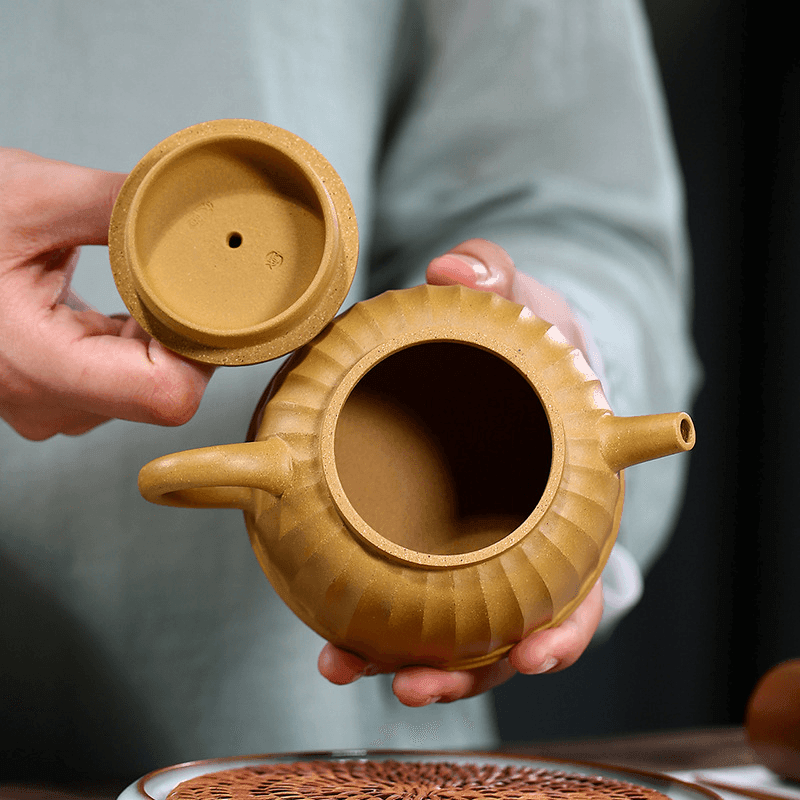Yixing Purple Clay Teapot [Zhong Kui Pot] | 宜兴紫砂壶 原矿黄金段泥 [钟葵壶] - YIQIN TEA HOUSE 一沁茶舍  |  yiqinteahouse.com