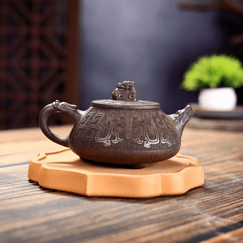 宜兴紫砂茶壶[龙纹石瓢] (古铜泥- 300ml) – YIQIN TEA HOUSE 一沁茶舍