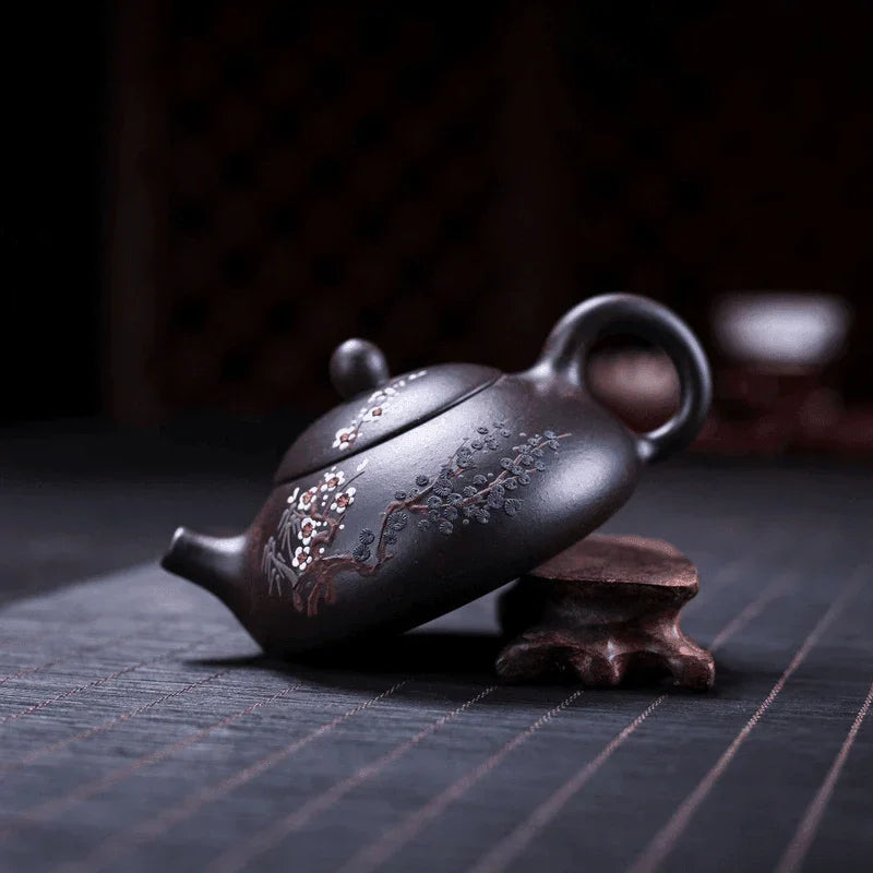 TAIJU Mサイズ 吉光窯 earnest hearts pot Yixing Zisha Teapot [Three Friends of Winter] (Hei Jin Sha - 160ml)