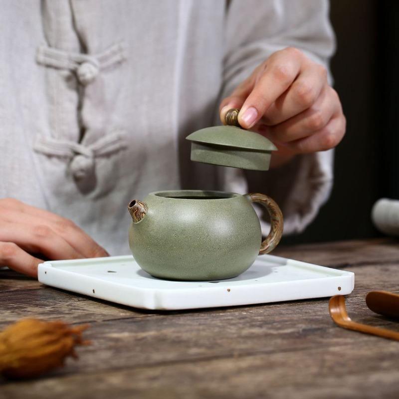 Yixing Purple Clay Teapot [Xishi Pot] | 宜兴紫砂壶 绞泥 [西施壶] 190ml - YIQIN TEA HOUSE 一沁茶舍 | yiqinteahouse.com